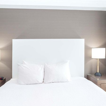 Sandman Hotel Abbotsford Airport Bagian luar foto