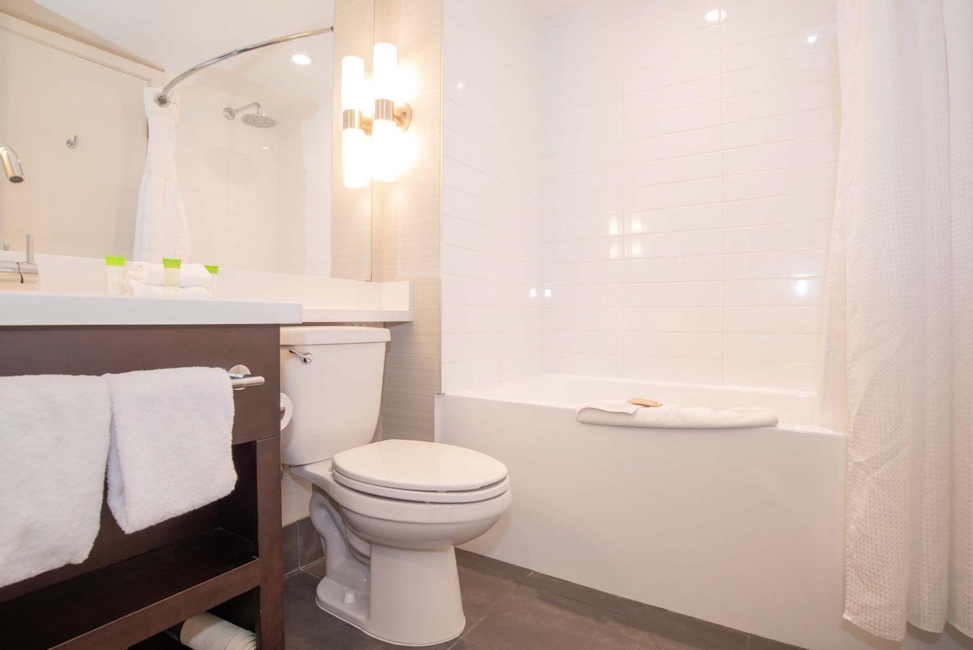 Sandman Hotel Abbotsford Airport Bagian luar foto