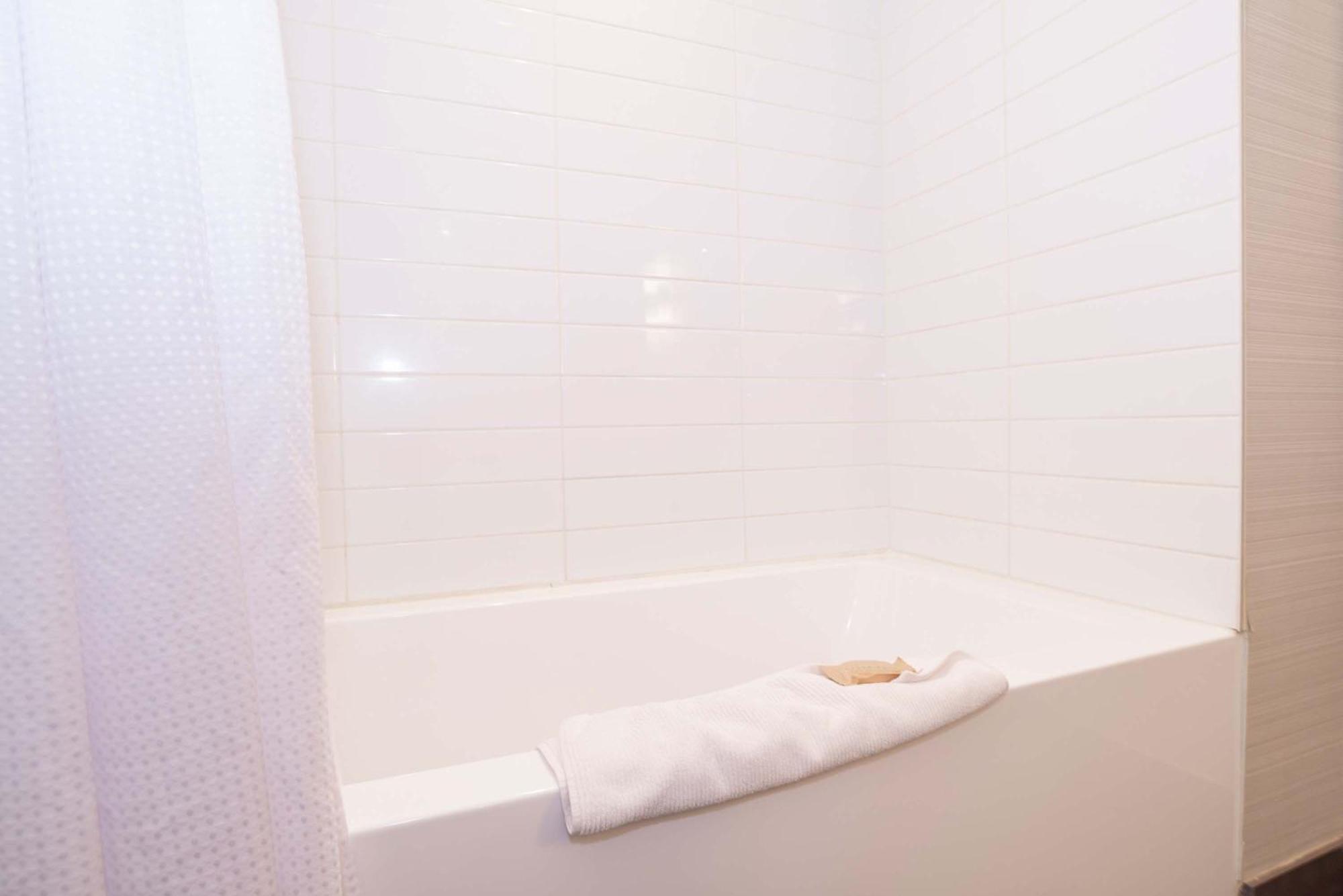 Sandman Hotel Abbotsford Airport Bagian luar foto