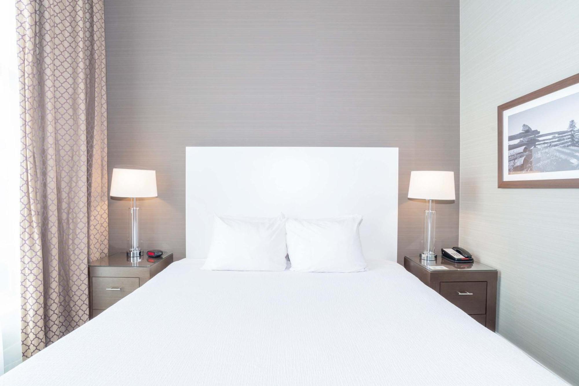 Sandman Hotel Abbotsford Airport Bagian luar foto