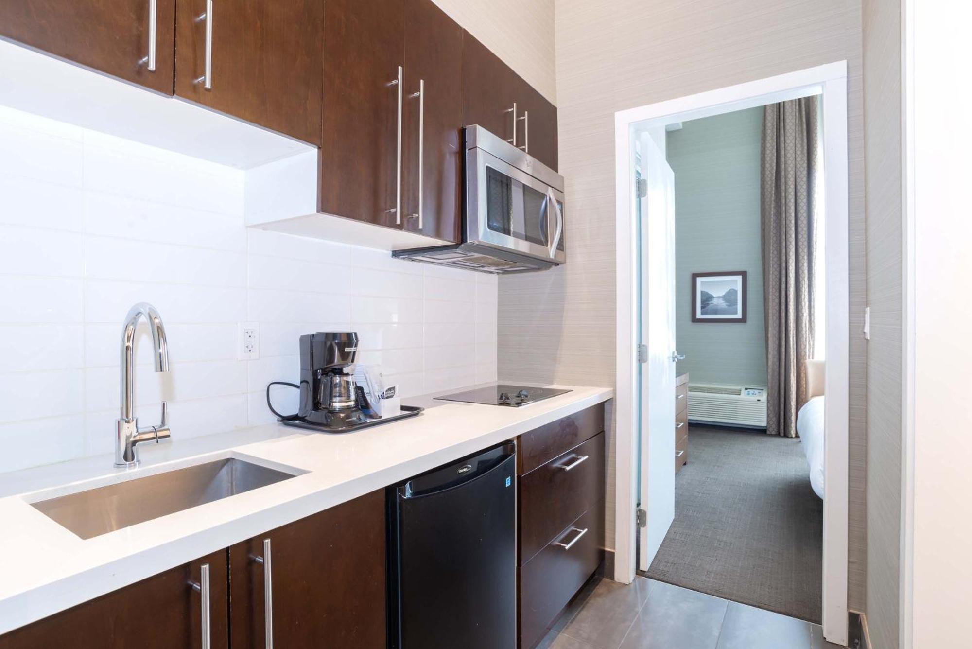 Sandman Hotel Abbotsford Airport Bagian luar foto