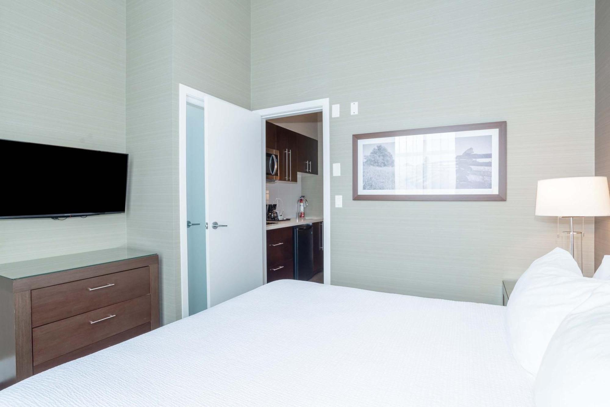 Sandman Hotel Abbotsford Airport Bagian luar foto