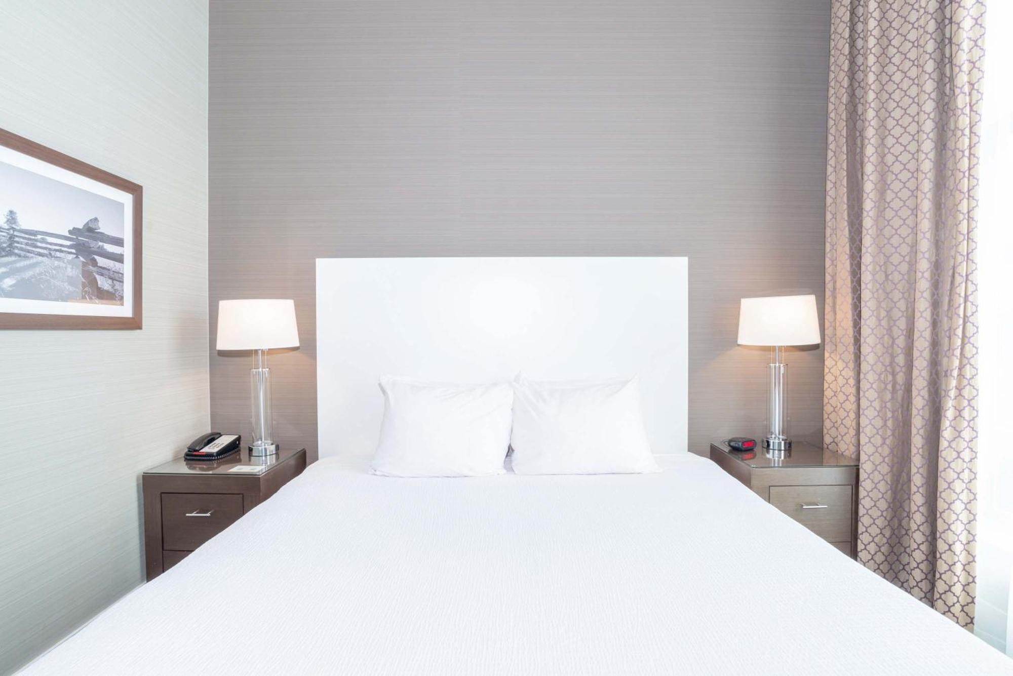 Sandman Hotel Abbotsford Airport Bagian luar foto