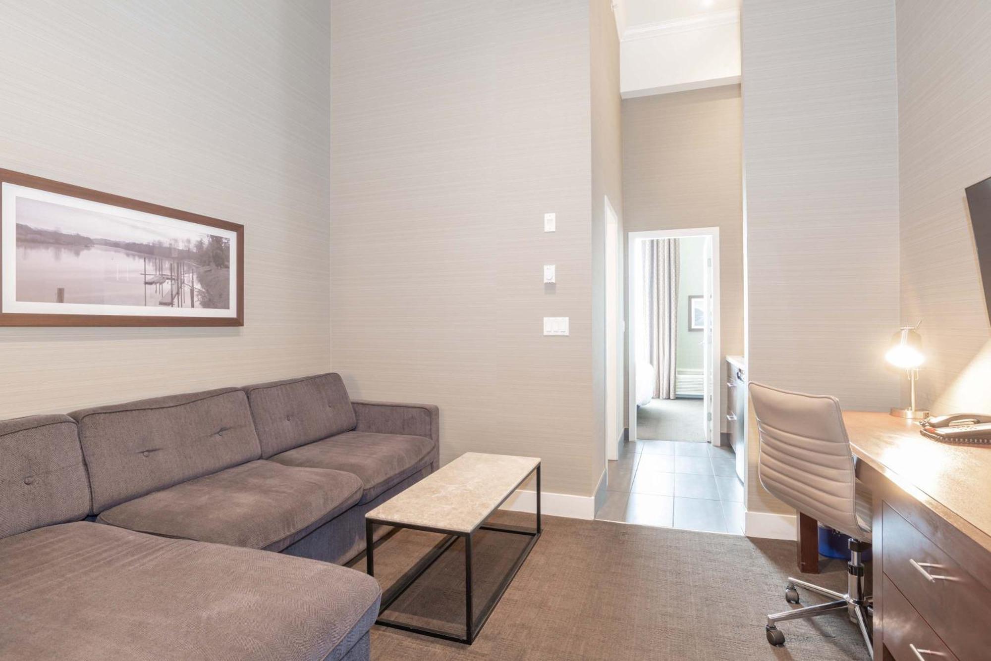 Sandman Hotel Abbotsford Airport Bagian luar foto