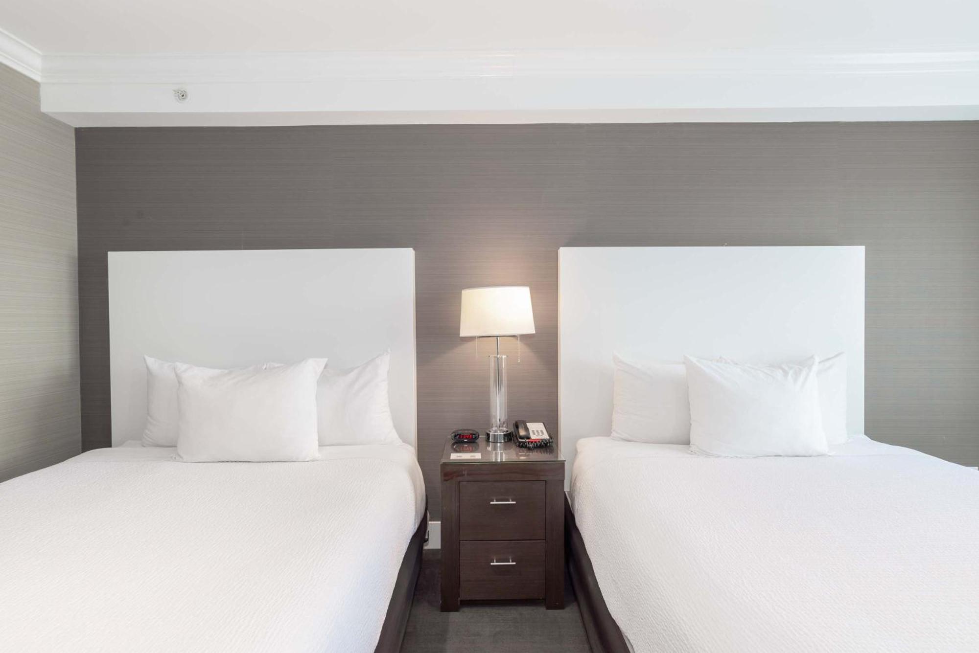 Sandman Hotel Abbotsford Airport Bagian luar foto
