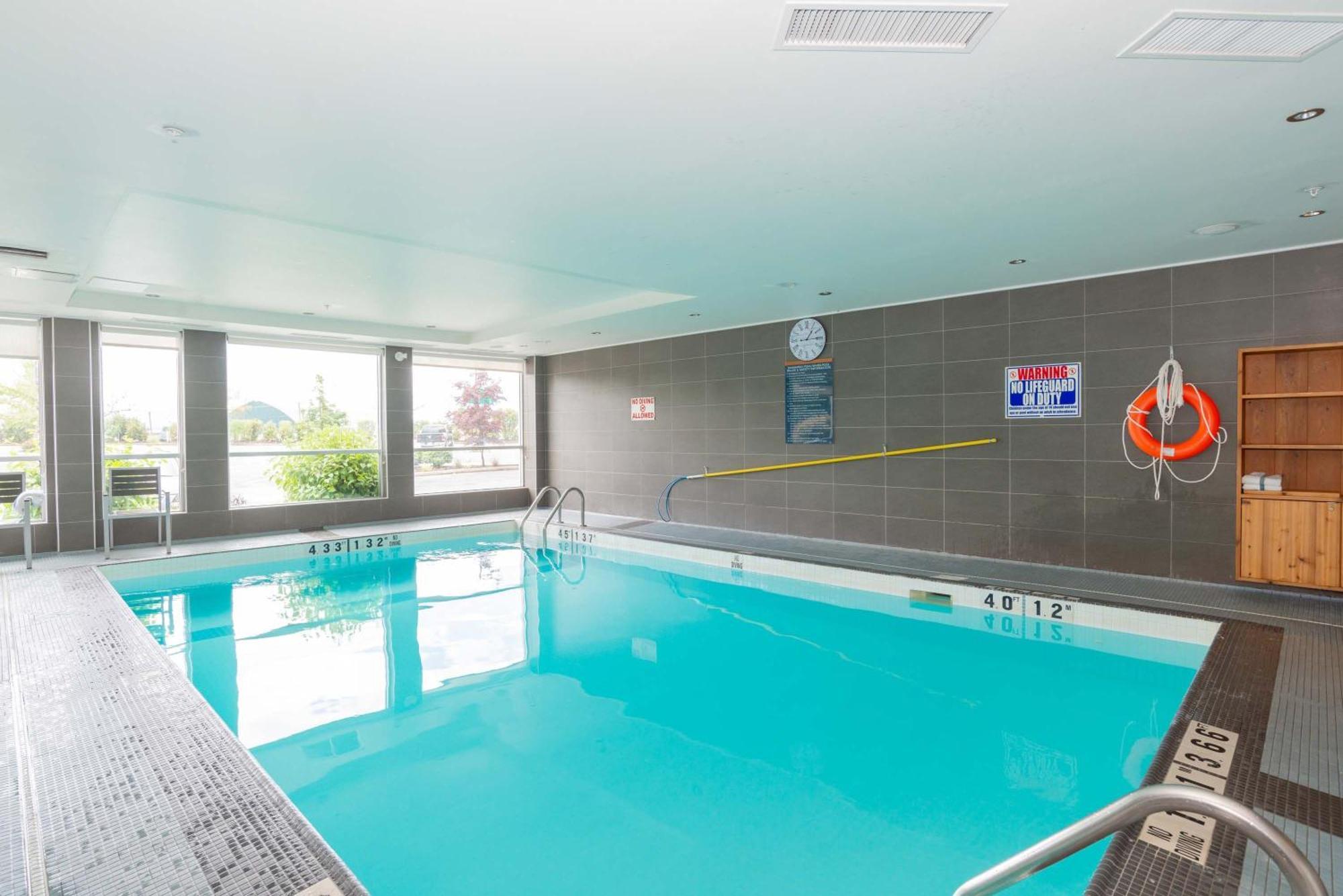 Sandman Hotel Abbotsford Airport Bagian luar foto
