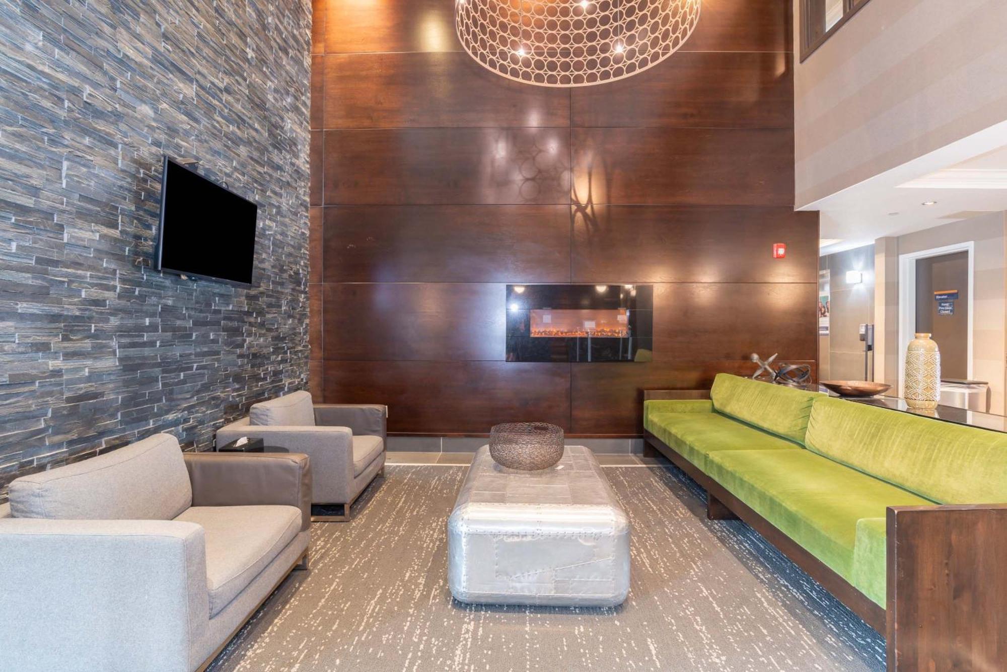 Sandman Hotel Abbotsford Airport Bagian luar foto