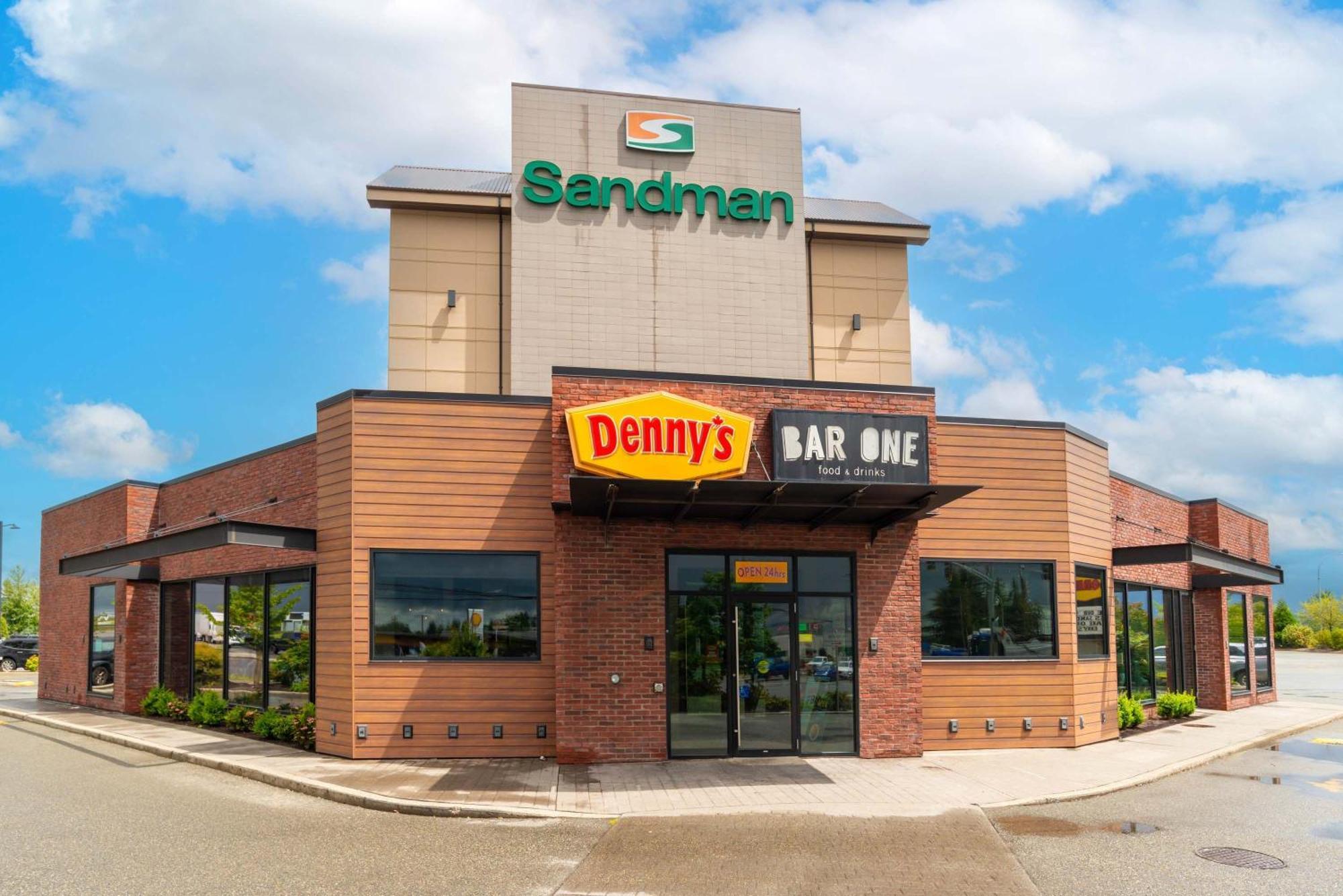 Sandman Hotel Abbotsford Airport Bagian luar foto